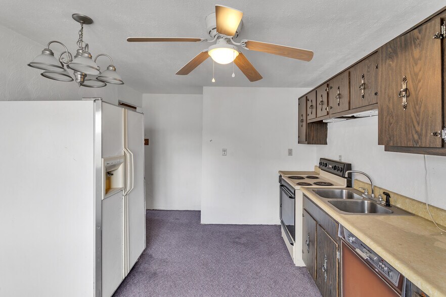 More Photos Of 110 E Pennsylvania Ave, New Stanton General Retail For Sale