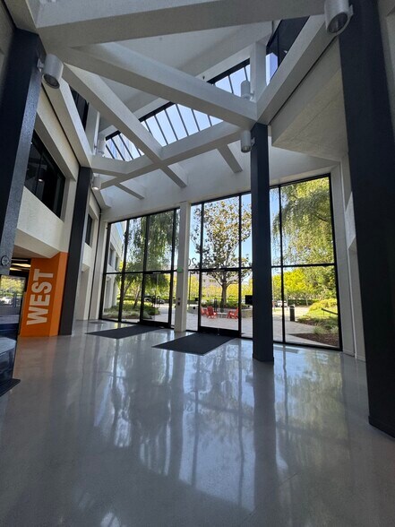 More Photos Of 2001 Gateway Pl, San Jose Office For Lease