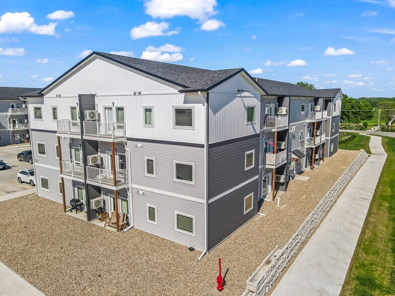 More Photos Of 120 & 124 W Hatting St, Luverne Apartments For Sale