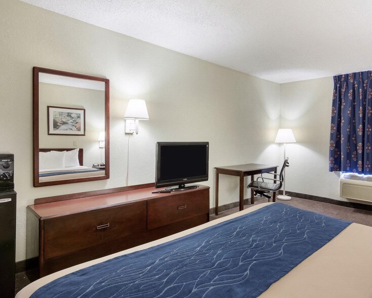 More Photos Of 2108 S Main St, Farmville Hotel For Sale