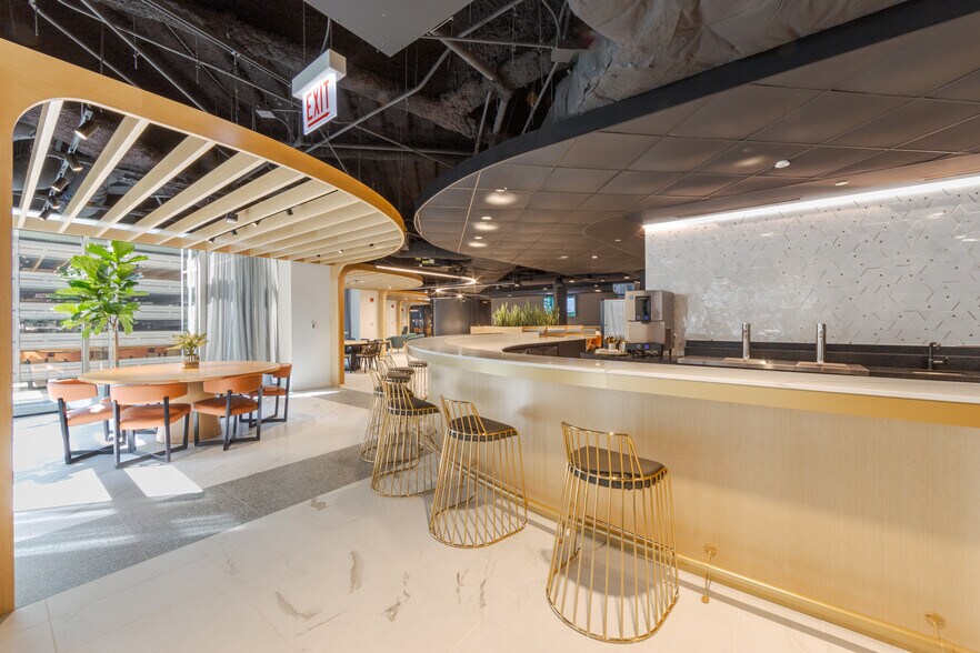 More Photos Of 200 W Madison St, Chicago Office For Lease