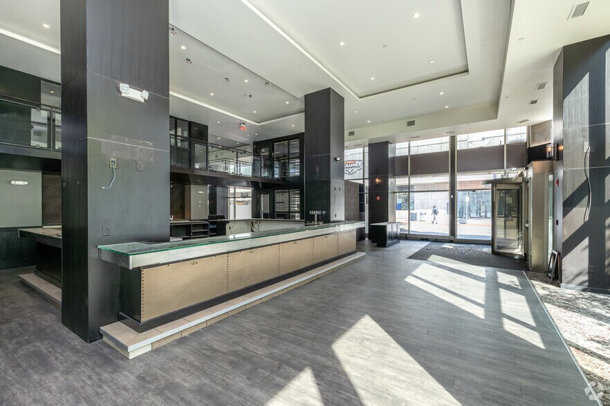 More Photos Of 700 Hennepin Ave, Minneapolis General Retail For Sale