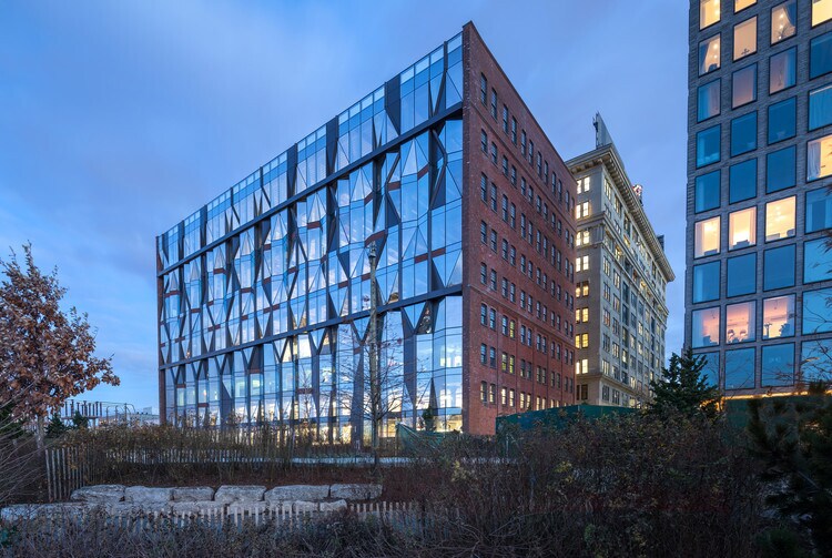 More Photos Of 10 Jay St, Brooklyn Office For Lease