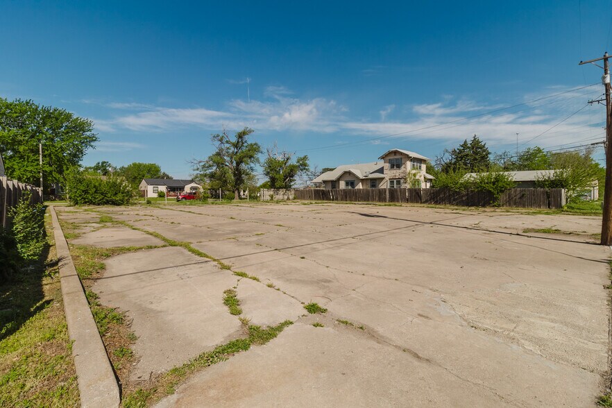 More Photos Of 1015 S Meridian Ave, Wichita Auto Repair For Sale