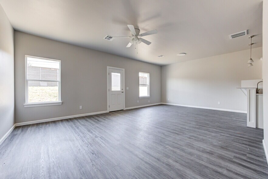 More Photos Of 12001 Rivers Trl, Oklahoma City Specialty For Sale