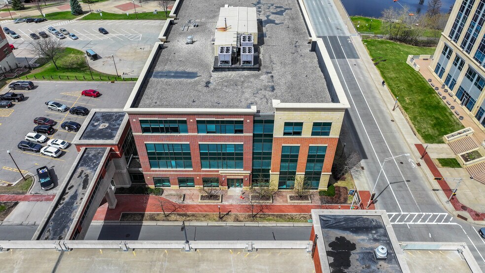 More Photos Of 11 Scott St, Wausau Office For Lease