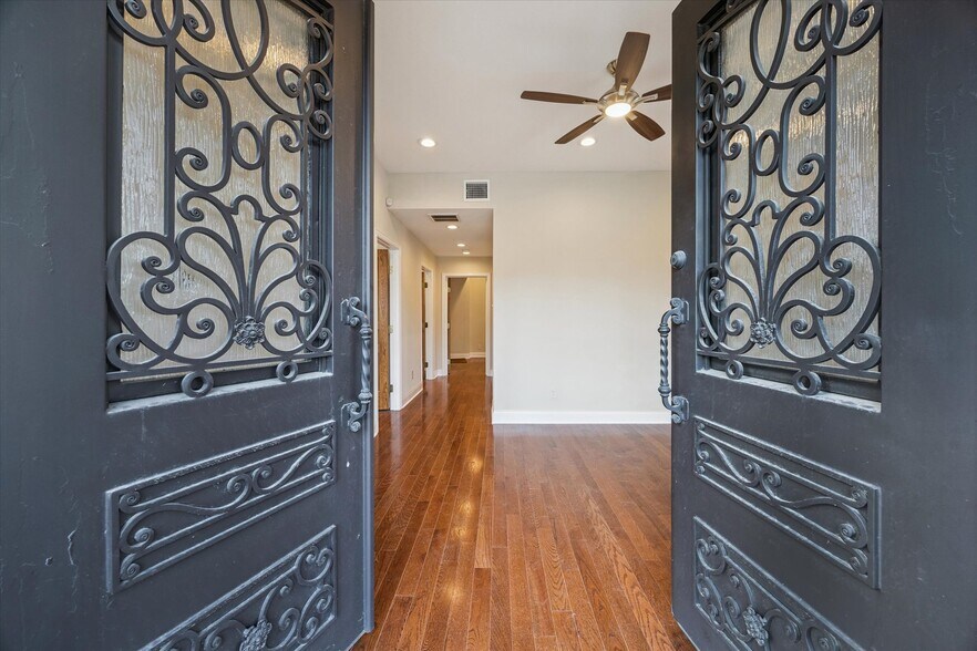 More Photos Of 1220 W Gray St, Houston Apartments For Sale
