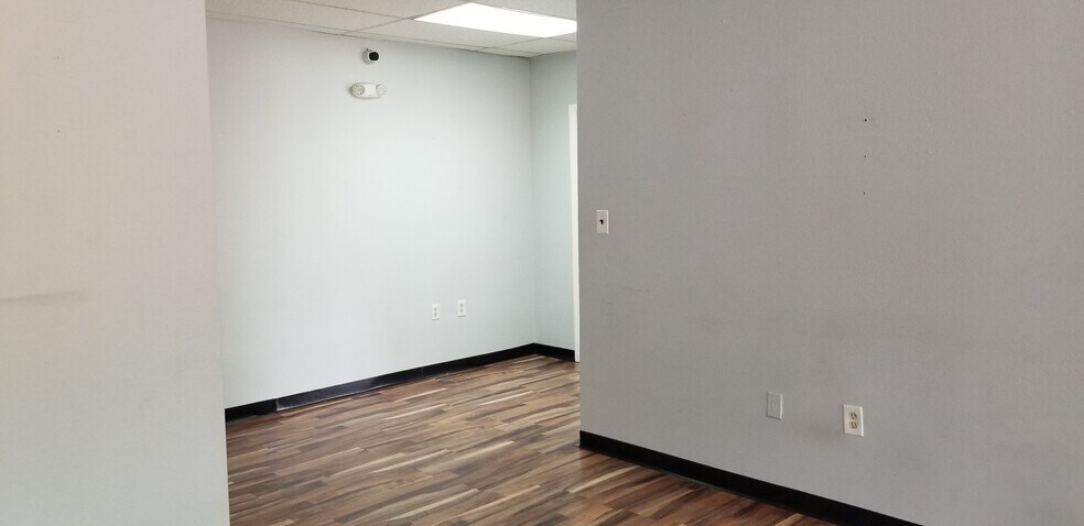 More Photos Of 9244 E Hampton Dr, Capitol Heights Warehouse For Lease