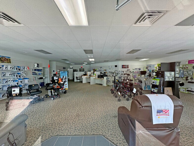 More Photos Of 693 E Lakewood Blvd, Holland Freestanding For Sale