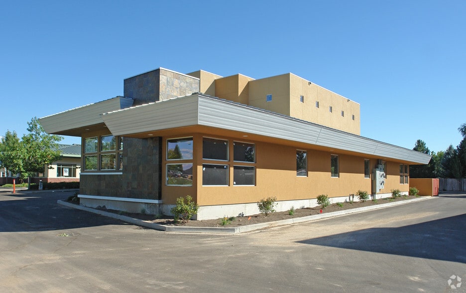 More Photos Of 645 E State St, Eagle Office For Lease