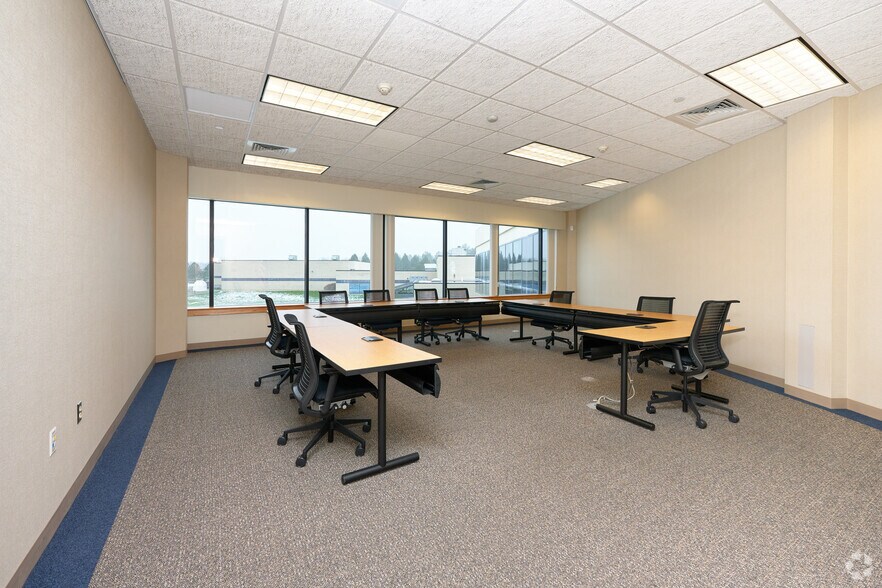 More Photos Of 1 Redcom Ctr, Victor Medical For Lease