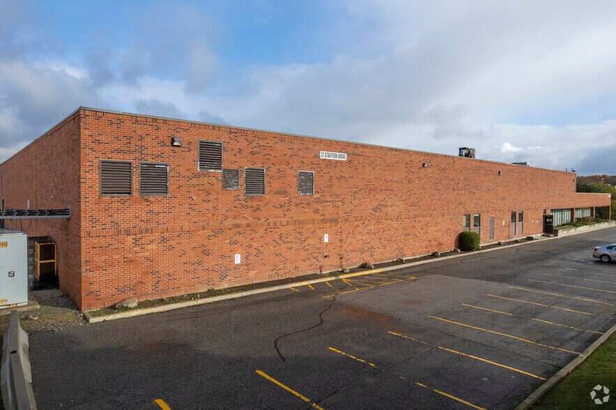 More Photos Of 21 Staffern Dr, Vaughan Warehouse For Lease