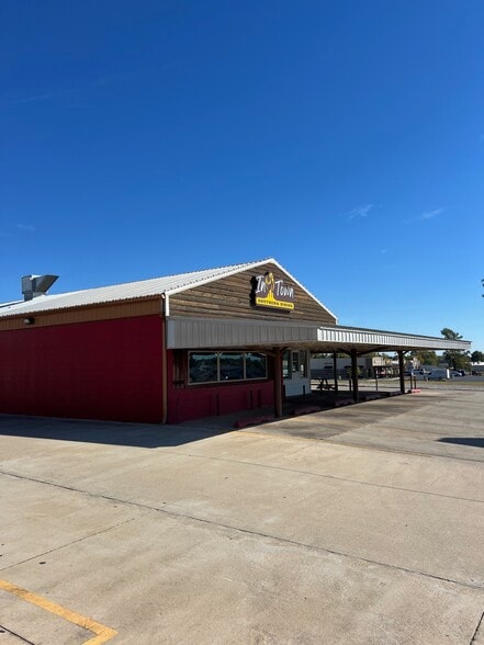 More Photos Of 10811 NE 23rd St, Spencer Restaurant For Lease