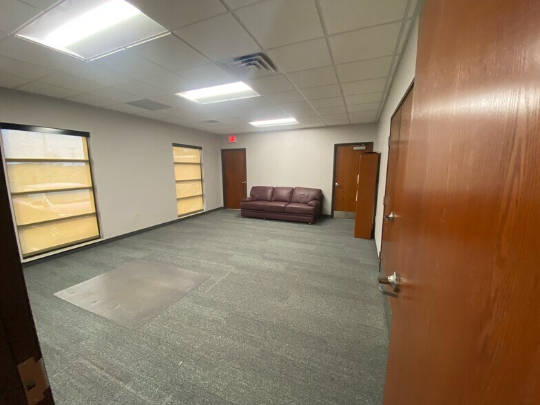 More Photos Of 702 Trafalgar Pointe Pl, Trafalgar Office For Lease