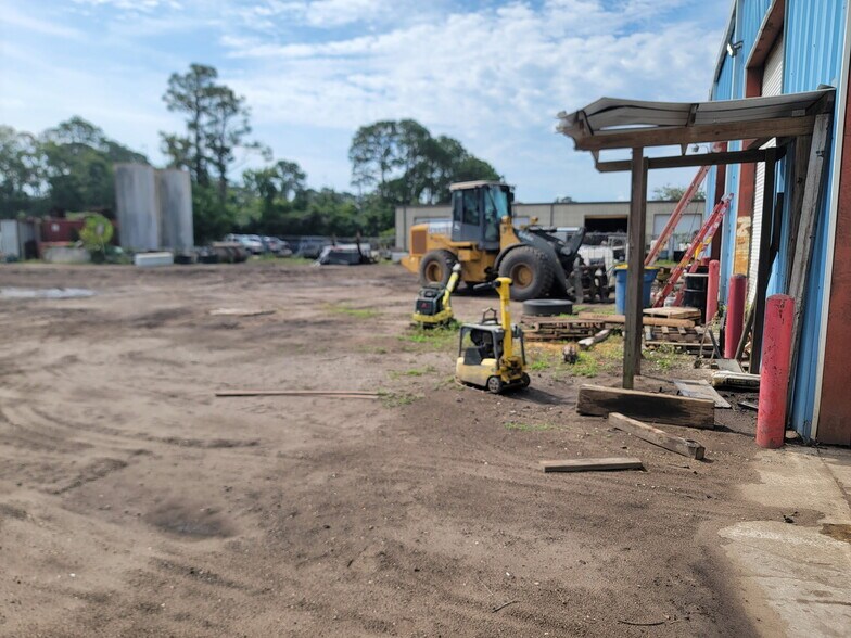 More Photos Of 310 Mealy St, Atlantic Beach Warehouse For Lease