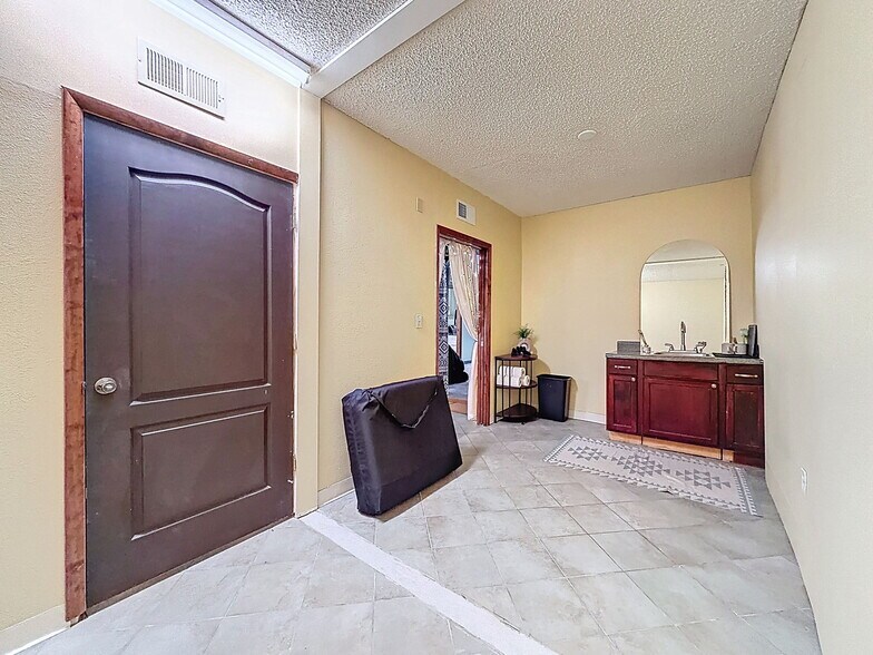 More Photos Of 13414 US Highway 19, Hudson Showroom For Lease