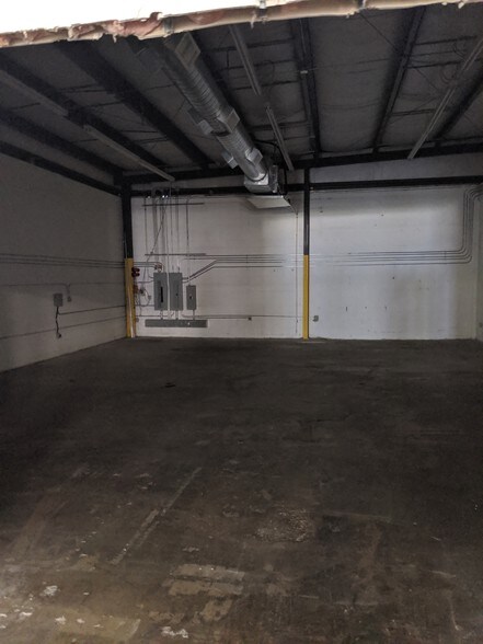 More Photos Of 650 Canion St, Austin Warehouse For Lease