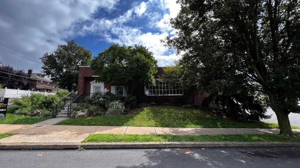 More Photos Of 2100 Ferry St, Easton Medical For Lease