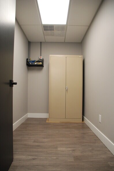 More Photos Of 1314 Barnhart Rd, Troy Office For Lease