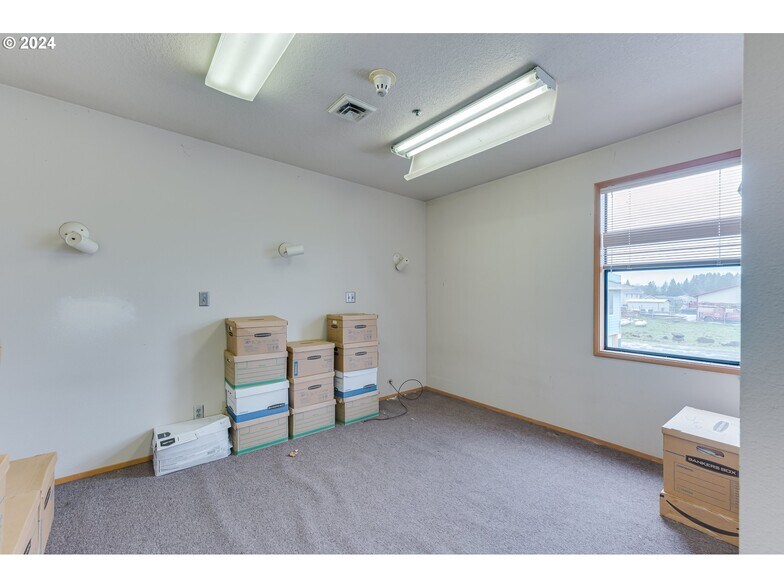 More Photos Of 22024 S Beavercreek Rd, Beavercreek Auto Repair For Sale