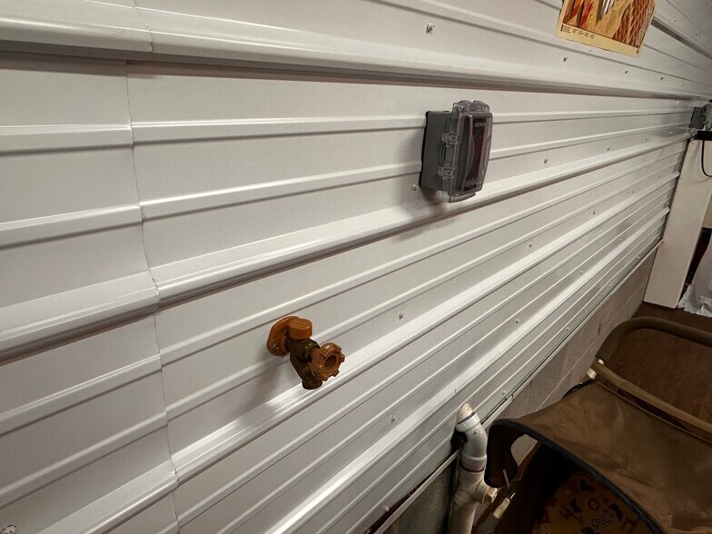 More Photos Of 522A S Main St, Broadway Flex For Sale