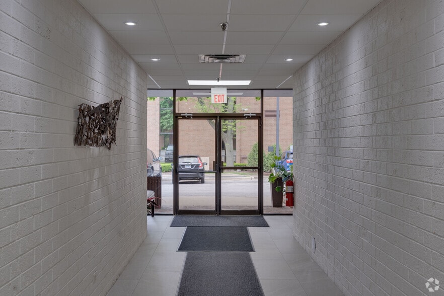 More Photos Of 3060-3080 Ogden Ave, Lisle Unknown For Lease