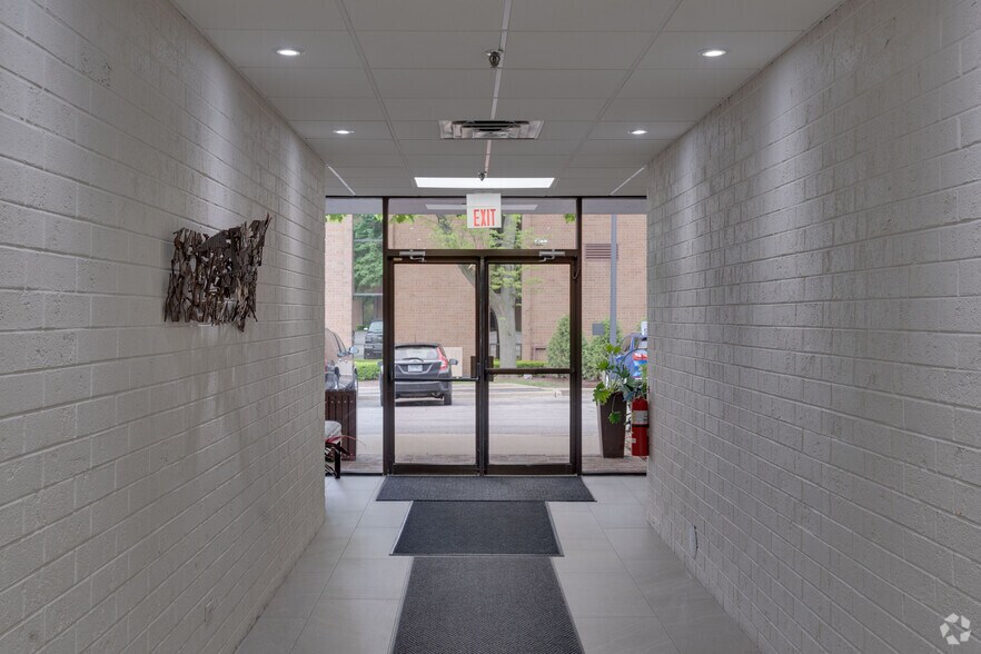 More Photos Of 3060-3080 Ogden Ave, Lisle Unknown For Lease