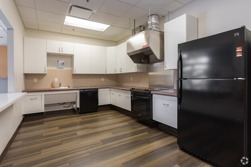 More Photos Of 4801 Forbes Blvd, Lanham Office For Sale