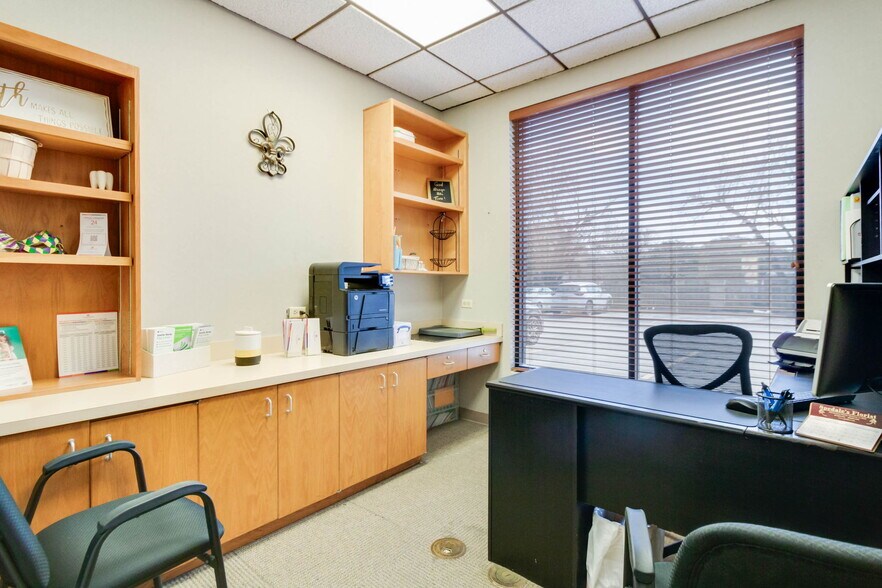 More Photos Of 3839 W Congress St, Lafayette Medical For Sale