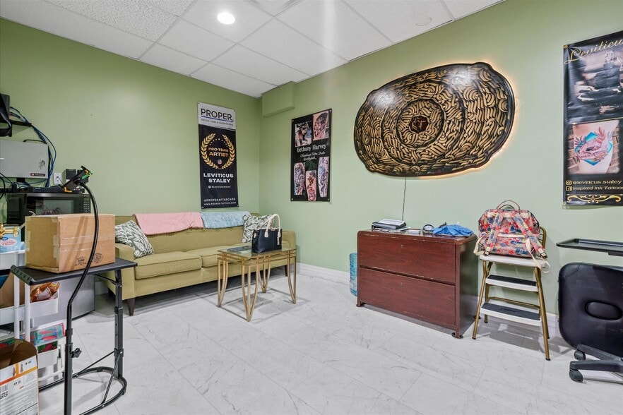 More Photos Of 453-463 S Thompson Ave, Excelsior Springs Storefront Retail Office For Sale