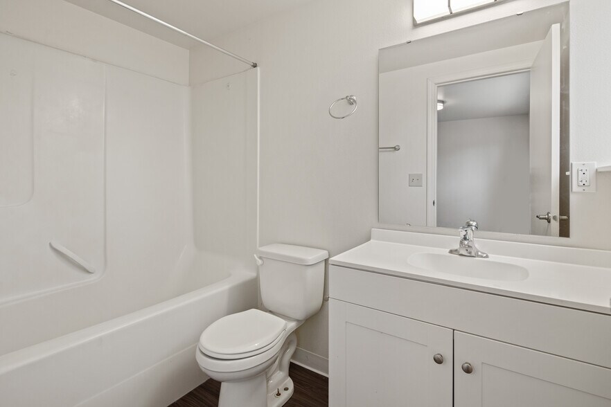 More Photos Of 812 10th St NE, Auburn Apartments For Sale