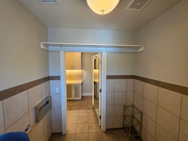 More Photos Of 11654 W Pico Blvd, Los Angeles Office For Lease