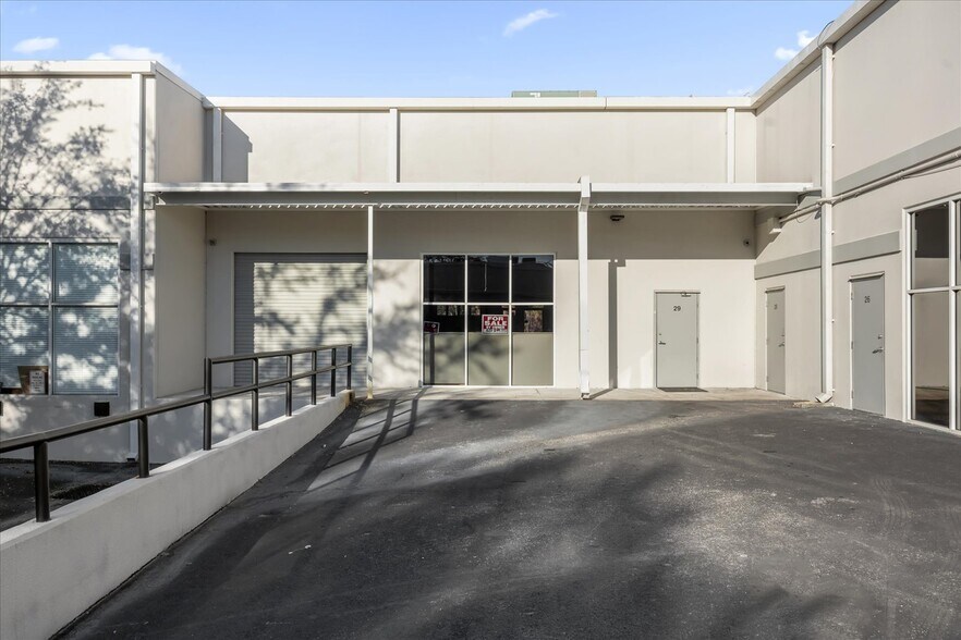 More Photos Of 422 S Alafaya Trl, Orlando Loft Creative Space For Sale