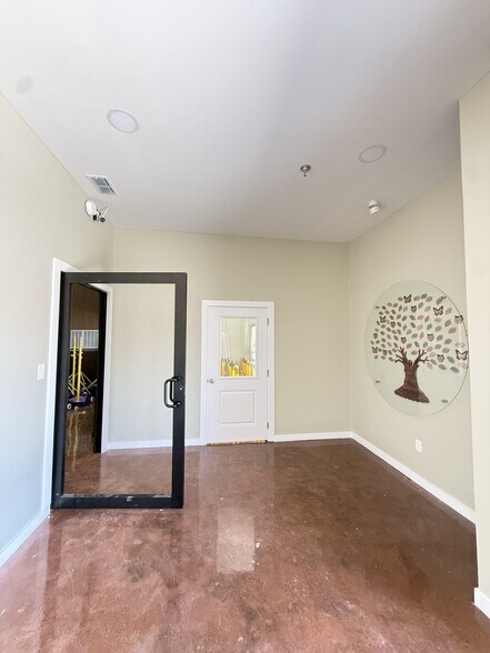 More Photos Of 200 W Cano St, Edinburg Religious Facility For Lease