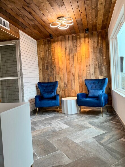 More Photos Of 2912 Lakeside Dr, Oklahoma City Office For Lease