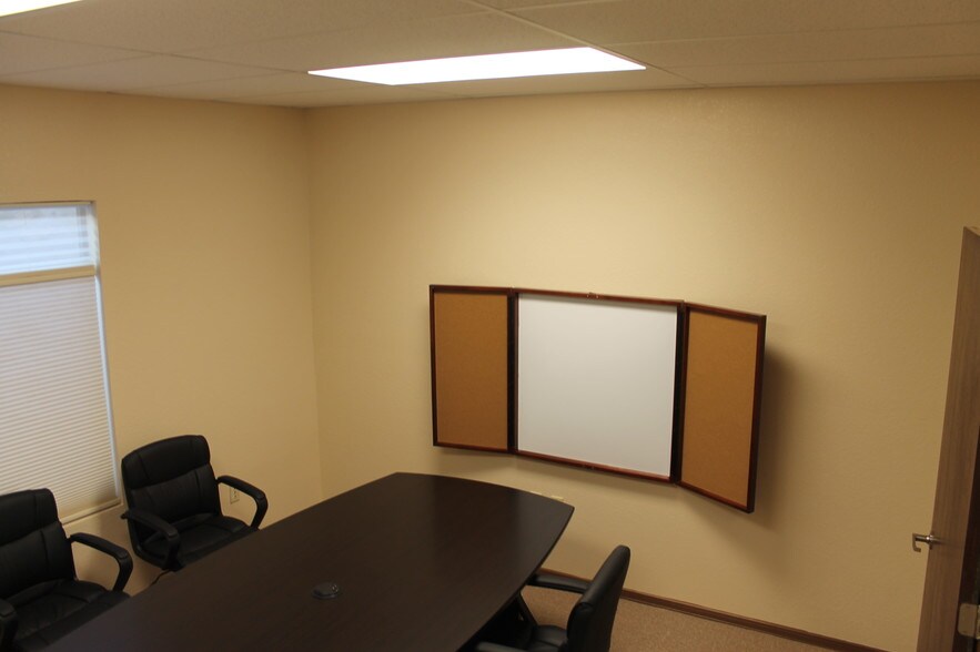 More Photos Of 3012 Mountain Pass Blvd, Anthony Office For Lease