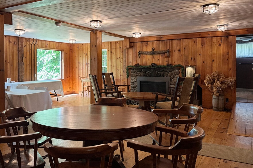 More Photos Of 258 Stagecoach Rd, Sunapee Hotel For Sale