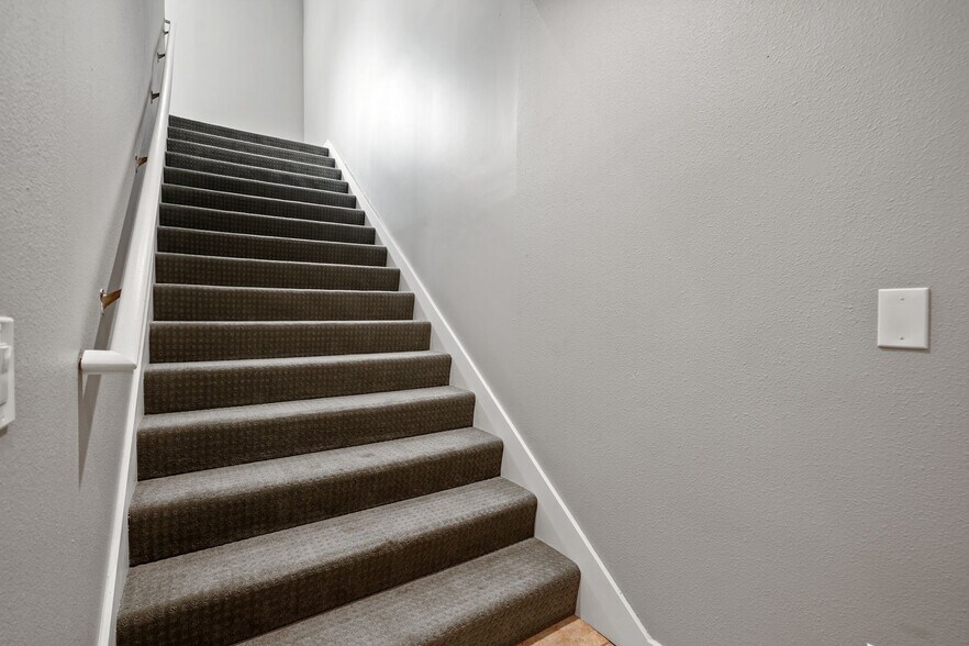 More Photos Of 1221 Oakdale Ave, San Francisco Religious Facility For Sale