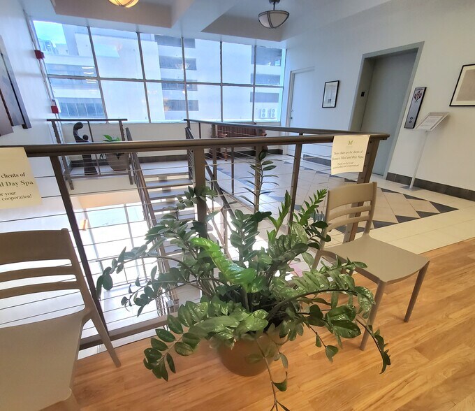 More Photos Of 401 Kamakee St, Honolulu Office For Sale