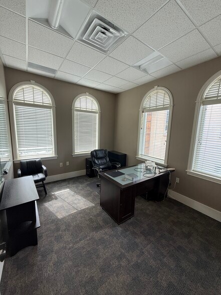 More Photos Of 20 W Main St, Alpine Unknown For Lease