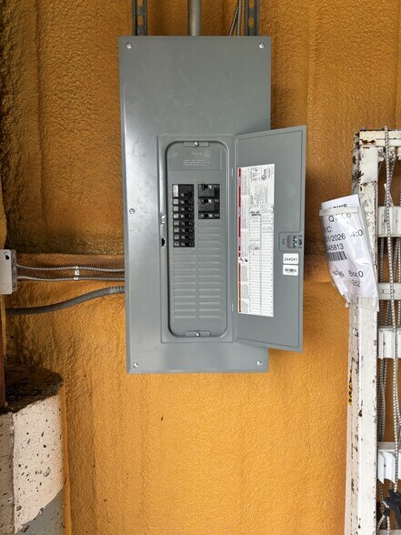 More Photos Of 1403 W Welch St, Taylor Warehouse For Sale