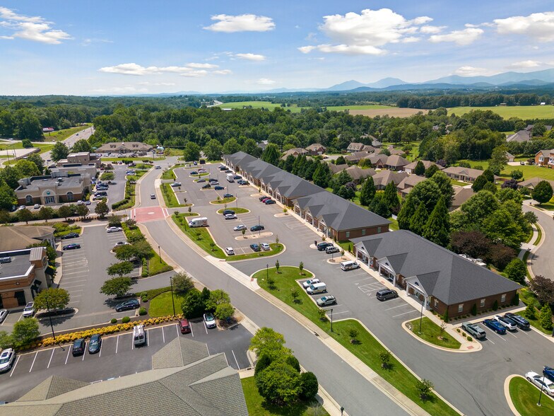 More Photos Of 1415 Crossings Center Dr, Forest Unknown For Lease