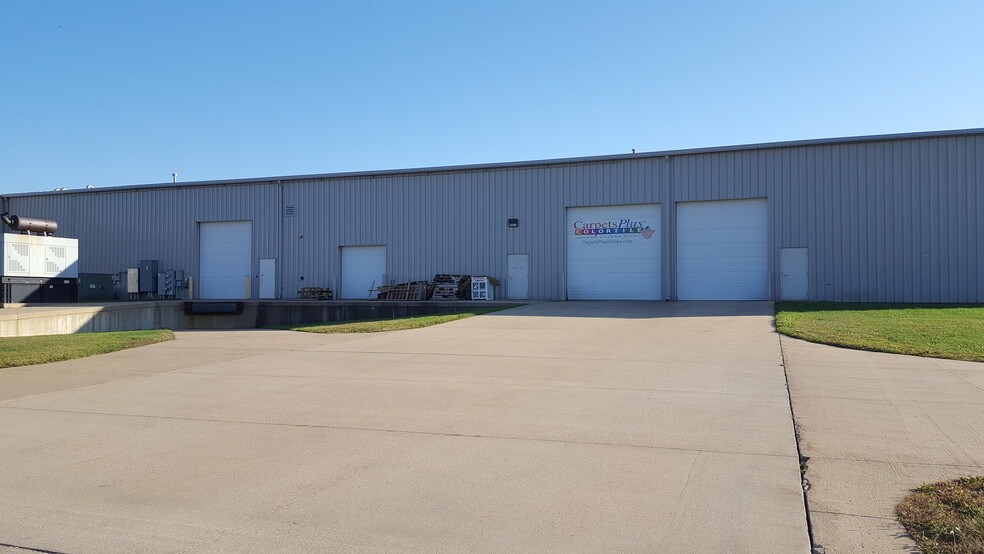 More Photos Of 921-929 Marthas Way, Hiawatha Light Distribution For Sale