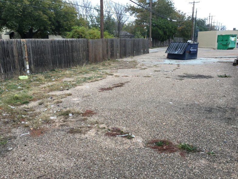 More Photos Of 2006 50th St, Lubbock Flex For Lease