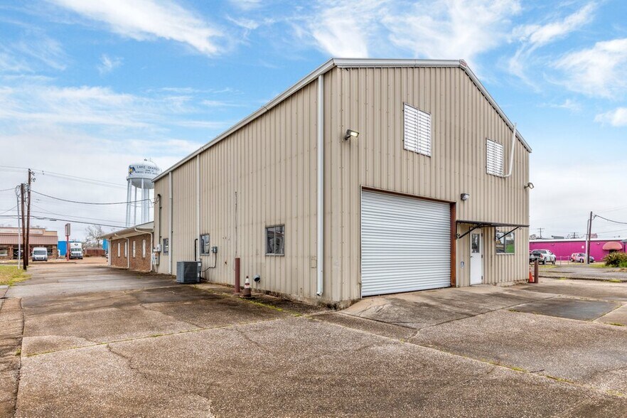 More Photos Of 622 E Prien Lake Rd, Lake Charles Light Manufacturing For Lease
