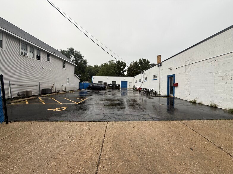 More Photos Of 204 Northwest Hwy, Fox River Grove Freestanding For Sale
