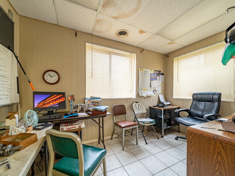 More Photos Of 170 Bennington Dr, Rochester Manufacturing For Lease