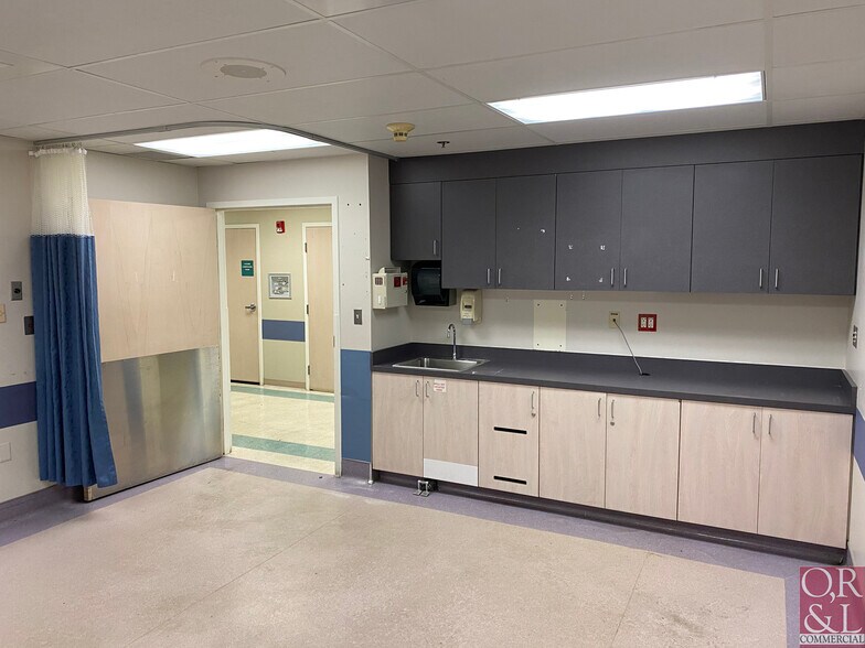 More Photos Of 4 Northwestern Dr, Bloomfield Medical For Lease