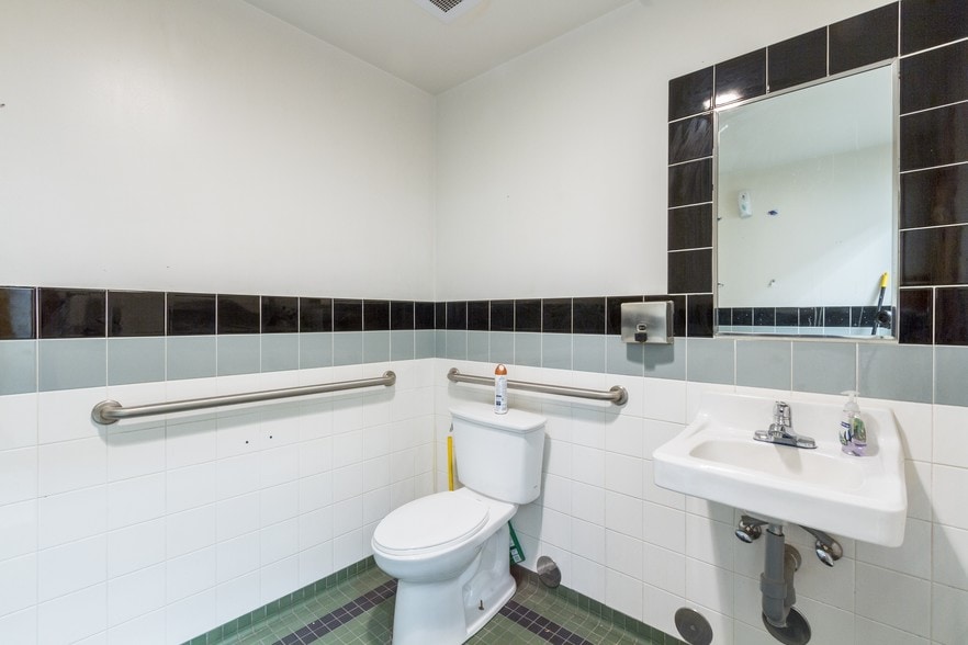 More Photos Of 814 W 1425 N, Layton Freestanding For Sale
