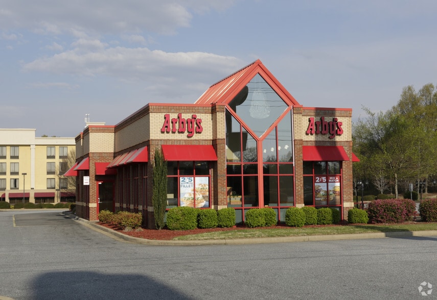 Primary Photo Of 2221 Chesnee Hwy, Spartanburg Fast Food For Sale